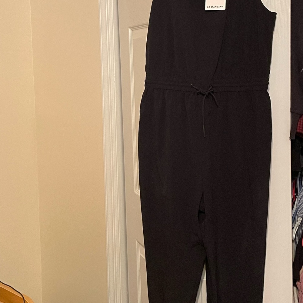 Brand new black jumper from banana republic never worn. Details below :)))